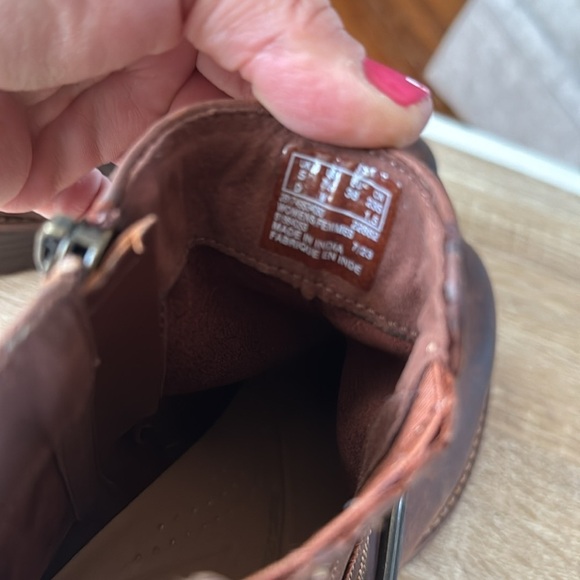 Clarks Aspra boots Buckle British Tan Leather 7.5 NWT distressed so comfortable - Picture 5 of 7